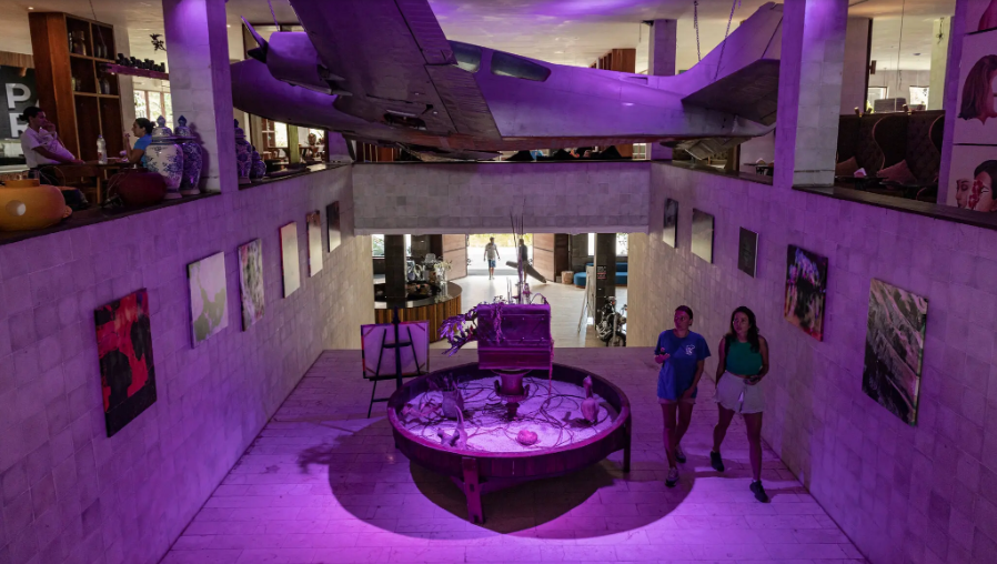 "Извините, мы из Москвы" - На Бали враждующие стороны учатся жить вместе!