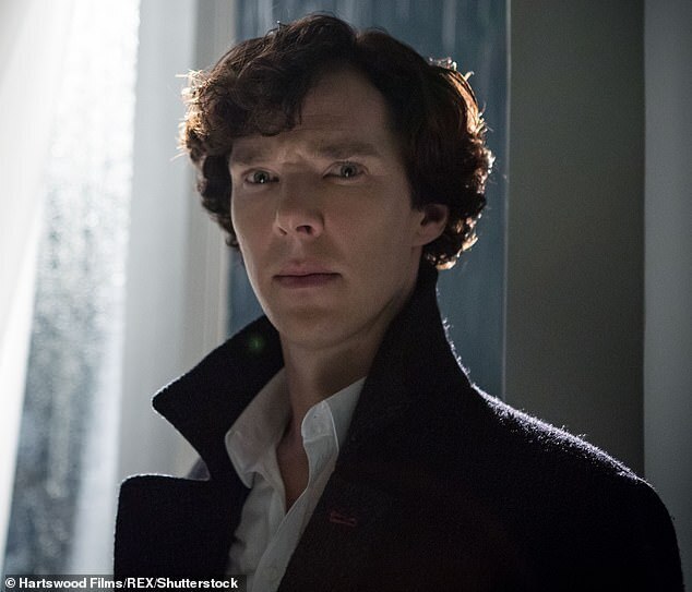 Бенедикт Камбербэтч "раскошелился на особняк стоимостью £8,1 млн. в поместье в Сомерсете с домиком II класса, фермой и яблоневым садом".