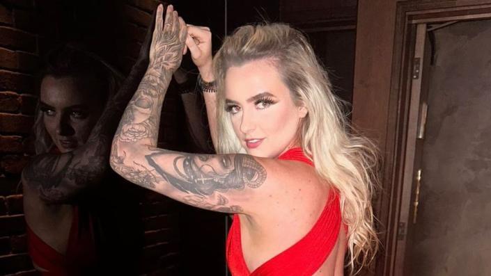 Лейси Амур защищает съемки порно видео в Travelodge