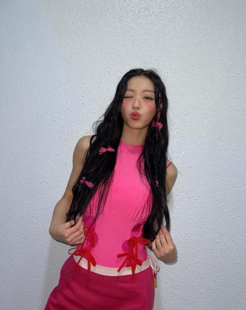 Макияж Viva Magenta нравится этим звездам!