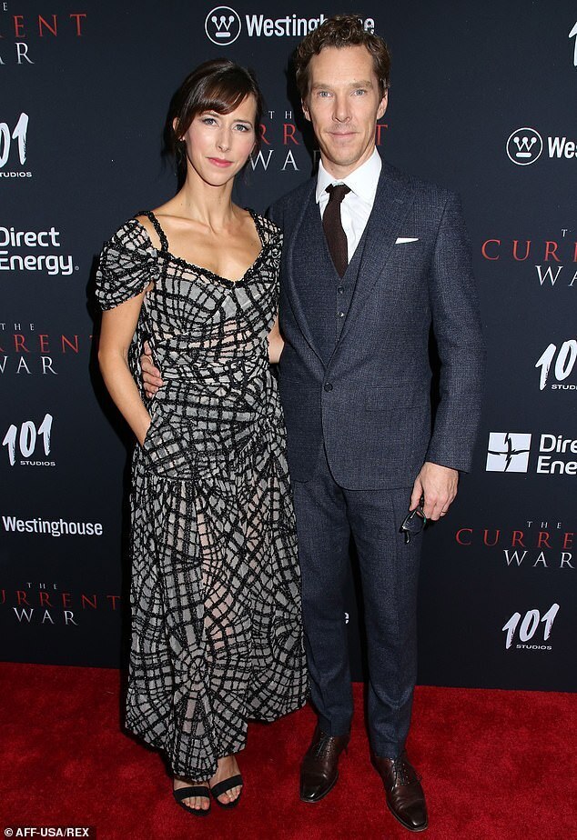 Бенедикт Камбербэтч "раскошелился на особняк стоимостью £8,1 млн. в поместье в Сомерсете с домиком II класса, фермой и яблоневым садом".