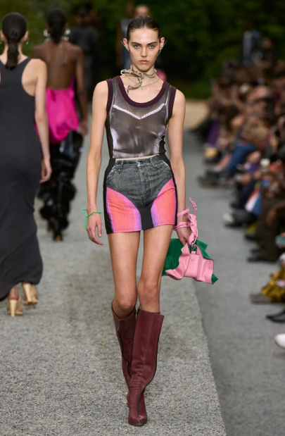 Мода на эффект оптической иллюзии? Самые смелые и «горячие» тренды 2023 года