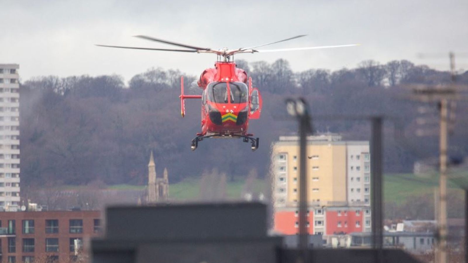 Стрельба в Юстоне: люди «слишком напуганы, чтобы выйти на улицу» после предполагаемого инцидента с проезжающим автомобилем возле мемориала молодой