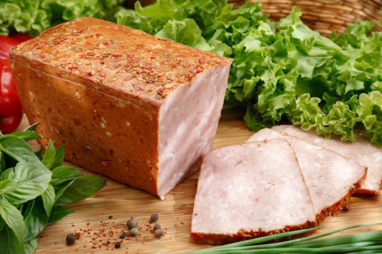 Куриная ветчина с хреном.