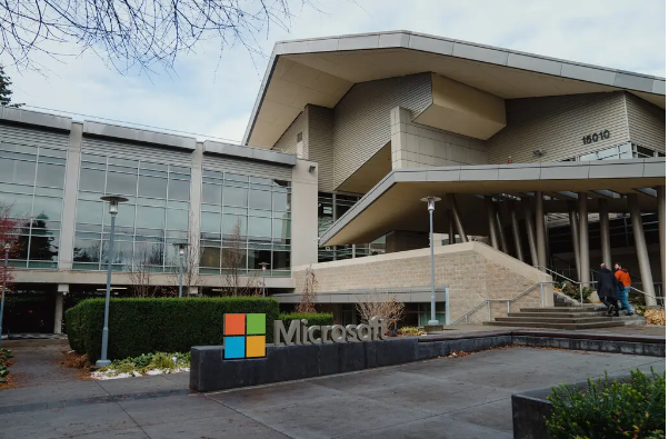 Microsoft делает большую ставку на создателя ChatGPT в гонке за доминирование в сфере A.I.