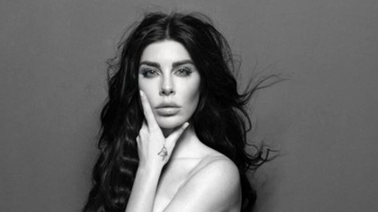 Бьянка Атцеи позирует обнаженной через несколько дней после родов: «Никто не может сказать вам, что делать»