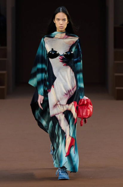 Мода на эффект оптической иллюзии? Самые смелые и «горячие» тренды 2023 года