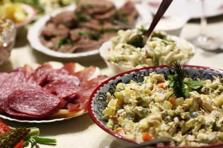 Когда масло не подходит для заправки салатов: как ошибиться и не испортить еду