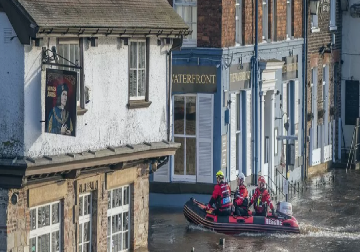 В Великобритании ожидается похолодание после наводнений произошедших в выходные.