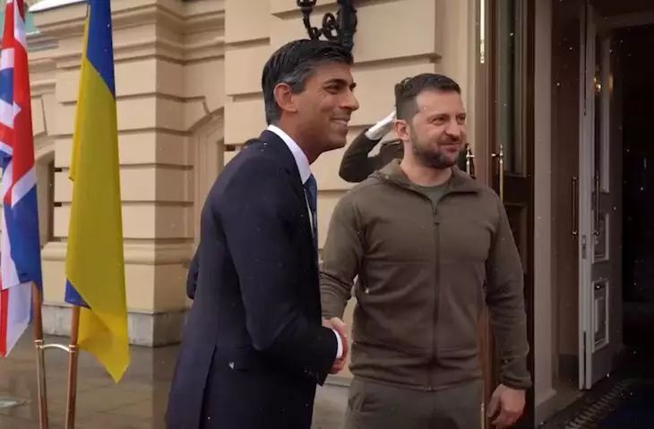 Сунак сообщил Зеленскому, что готов поставить Украине танки Challenger 2