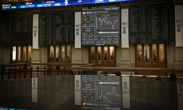 FTSE 100 приближается к рекордному максимуму на фоне ослабления инфляционных опасений