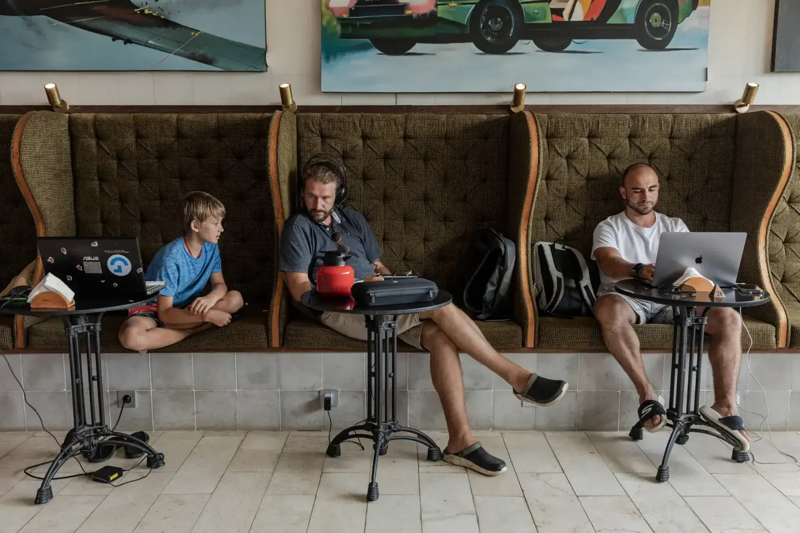 «Извините, мы из Москвы». На Бали враждующие стороны учатся сосуществованию