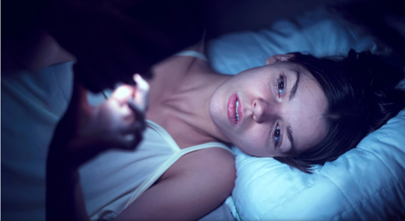 Он как друг. Они не откажут, когда она попросит фото в обнаженном виде. Вот так подростки попадают в ловушку