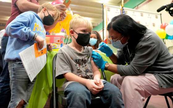 Прививки детям в США снова падают, в результате чего дети подвергаются риску предотвратимых заболеваний