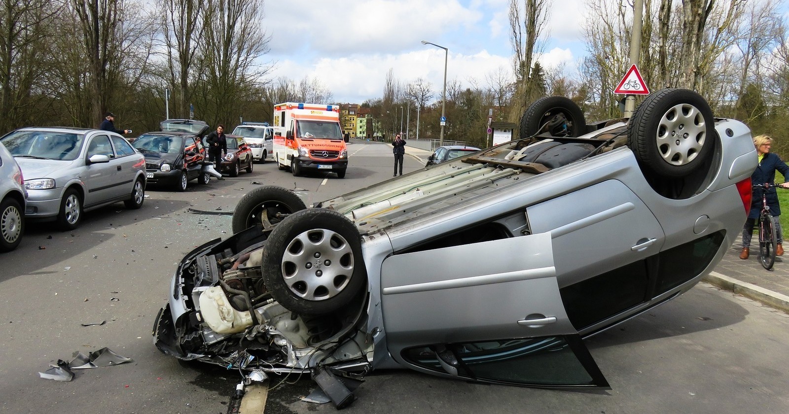 Автомобильно дорожное происшествие. Авария транспортного средства. Автомобильно дорожное происшествие. Автомобильно дорожное происшествие. Ававария машин.