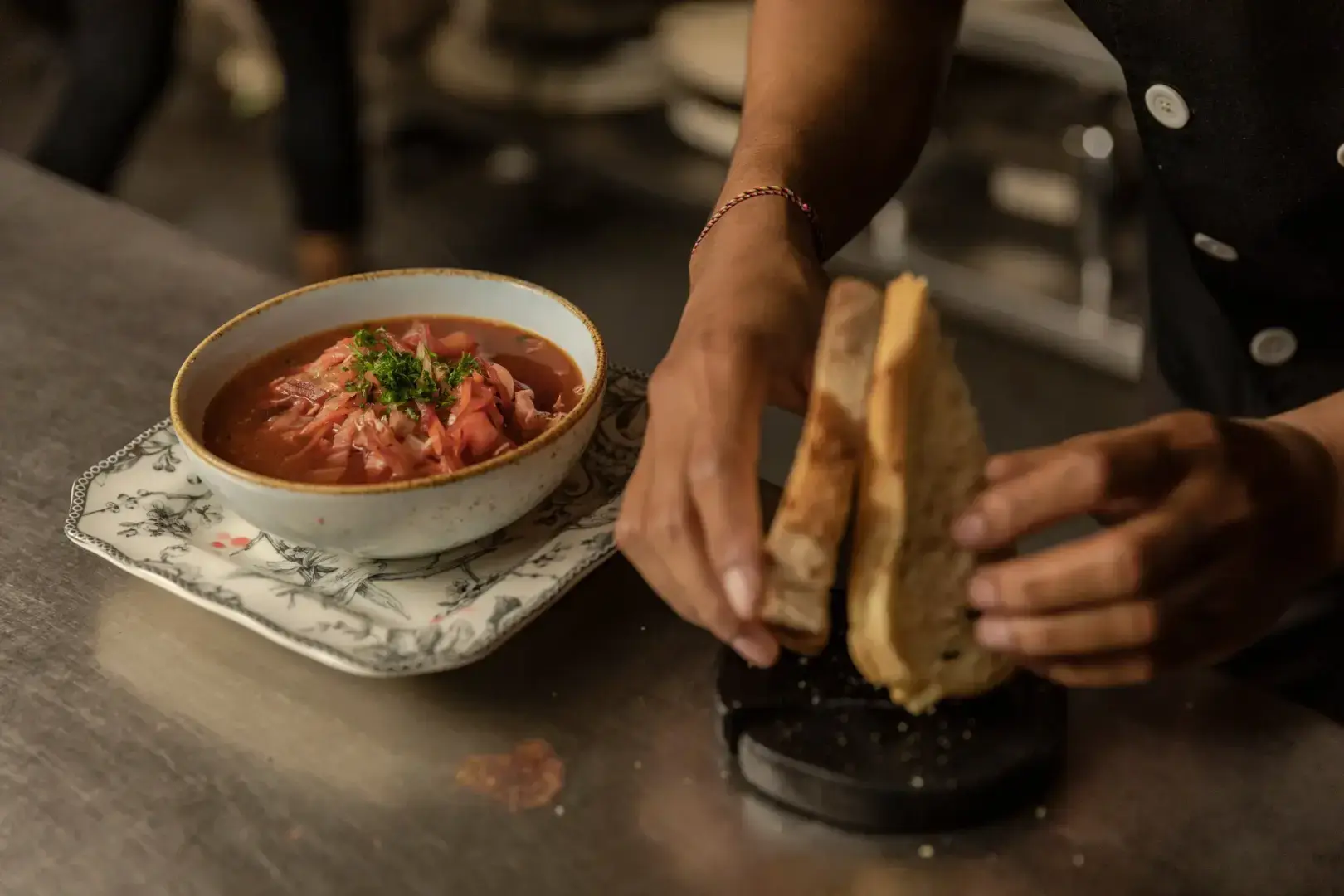 «Извините, мы из Москвы». На Бали враждующие стороны учатся сосуществованию