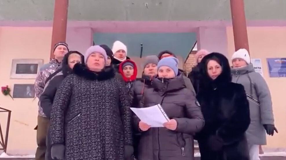 После видеообращения родителей к президенту чиновники дали обещание отремонтировать ветхую среднюю школу!