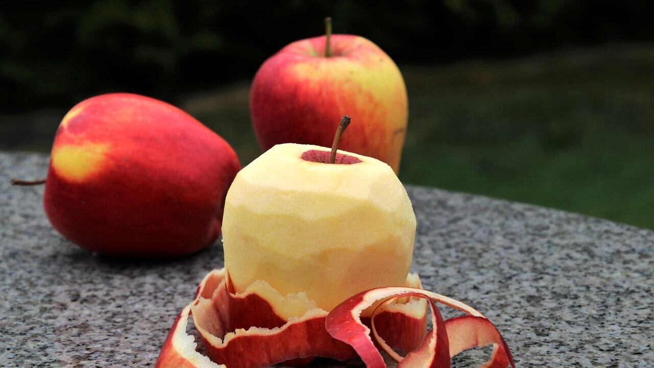 Фрукты и овощи: чистить или нет?