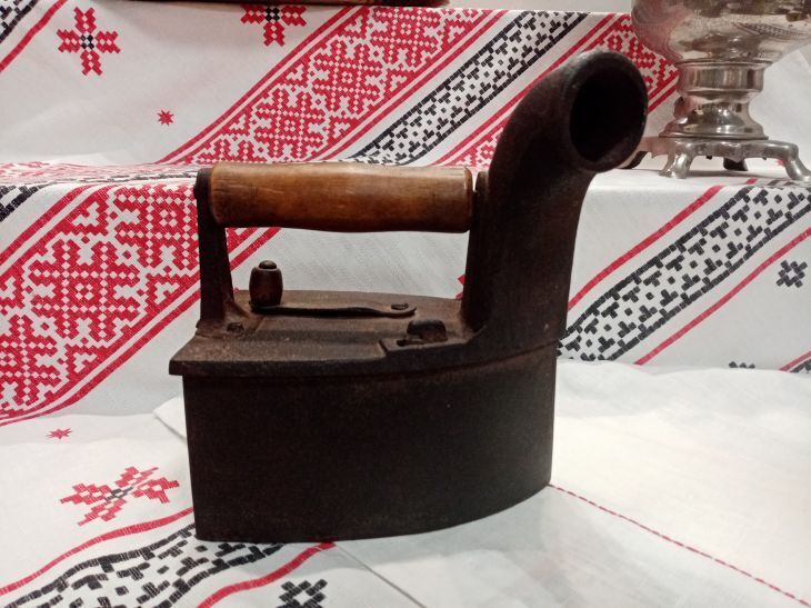 Как вывести пятна железа с одежды: 5 способов, которые еще никого не разочаровали