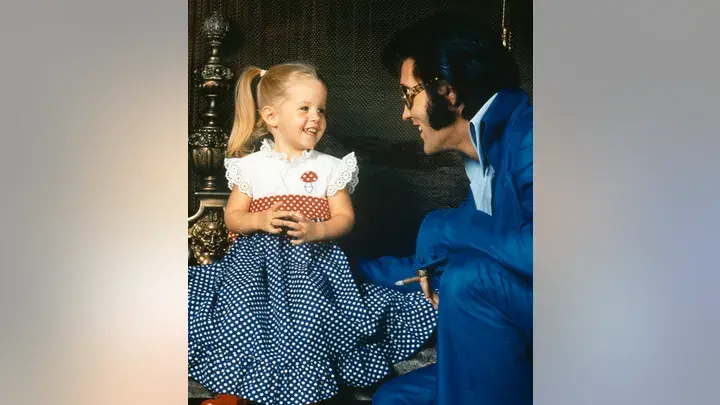 Смерть Лизы Мари Пресли - последняя трагедия, постигшая семью Элвиса Единственная дочь Элвиса Пресли Лиза Мари умерла в возрасте 54 лет