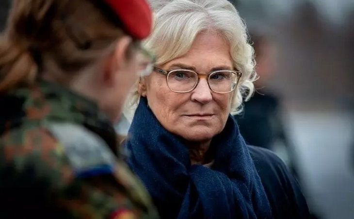 Министр обороны Германии призвал Шольца уйти в отставку