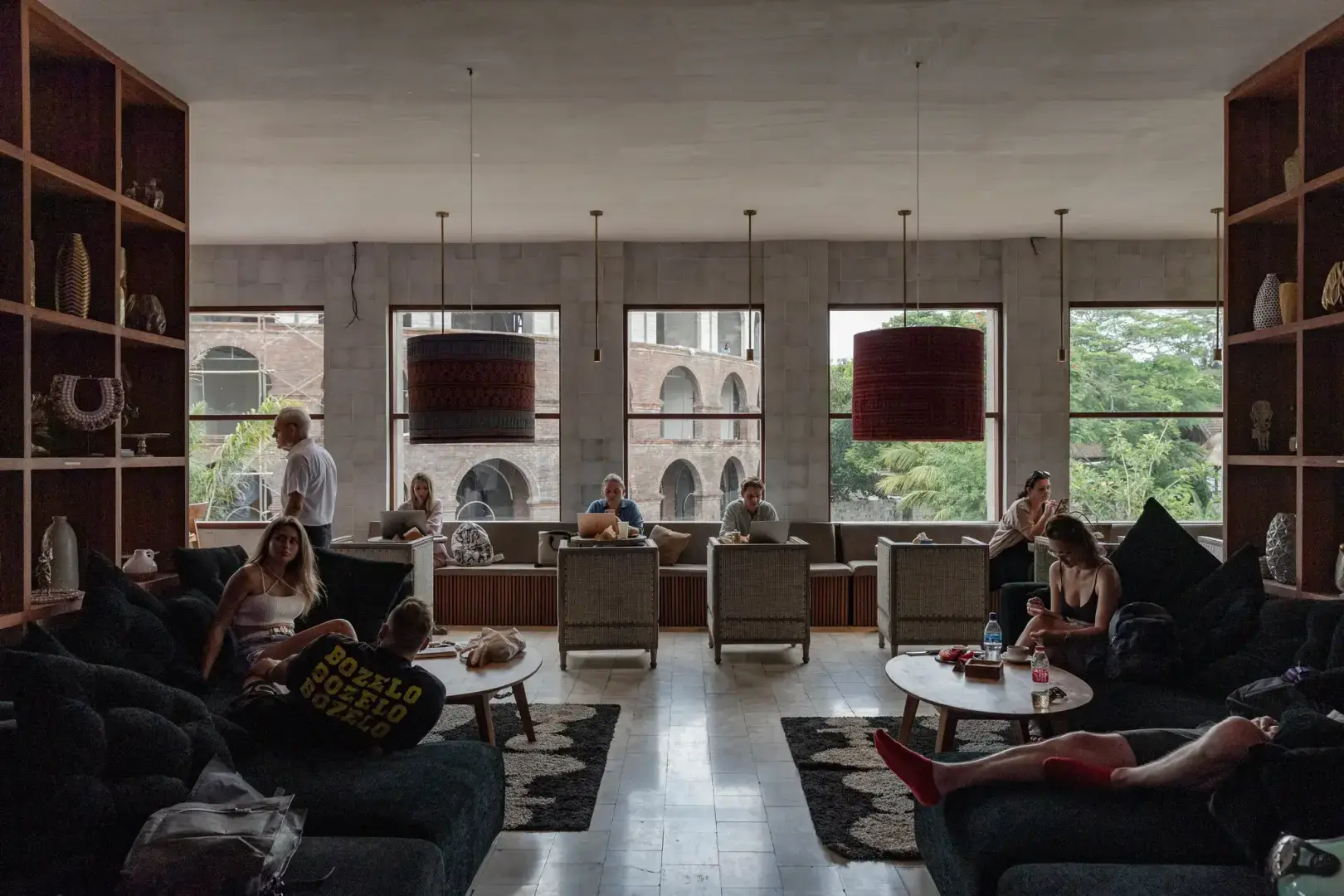 «Извините, мы из Москвы». На Бали враждующие стороны учатся сосуществованию