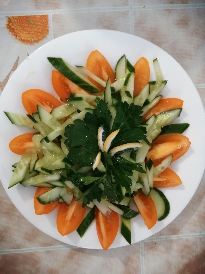 Помидоры, ягоды, томаты - одно и тоже или всё же есть различие в названиях, разбираемся вместе.