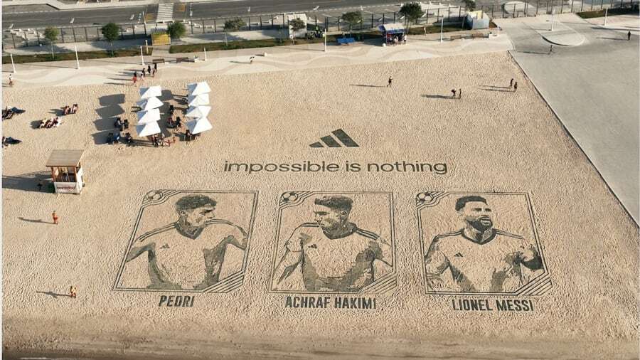 Этот художник-оригинал использует пляжи Дубая в качестве своего холста.