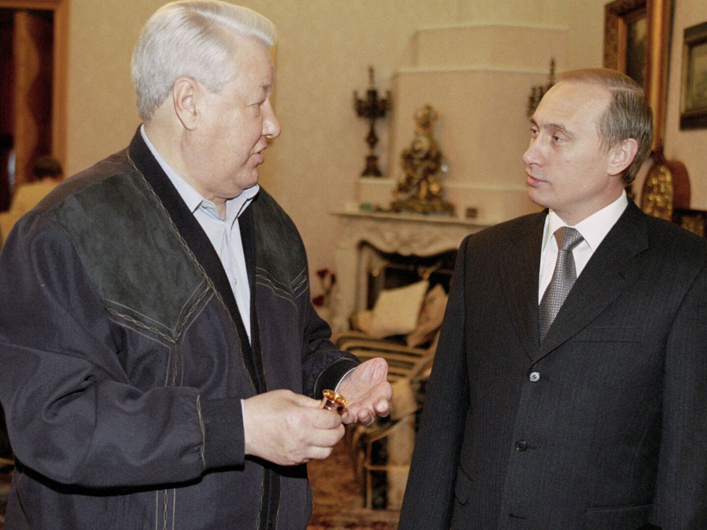 Путин: почему Ельцин именно ему передал власть? Увидел в нем сильного лидера, способного поднять Россию или человека, которым можно управлять?