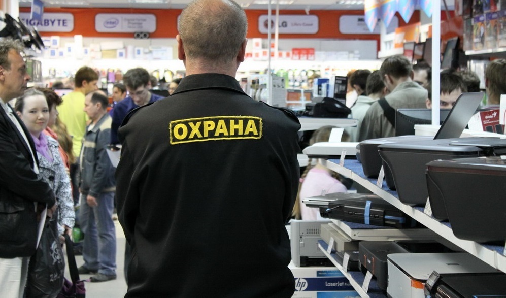 Как должен себя вести охранник в магазине