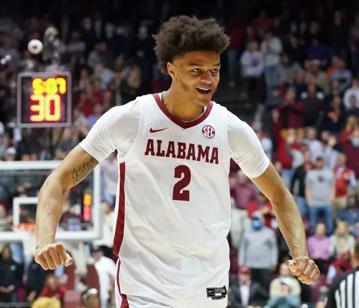 По меньшей мере 11 выстрелов было произведено в результате стрельбы со смертельным исходом, которая предшествовала обвинению Дариуса Майлза в убийстве