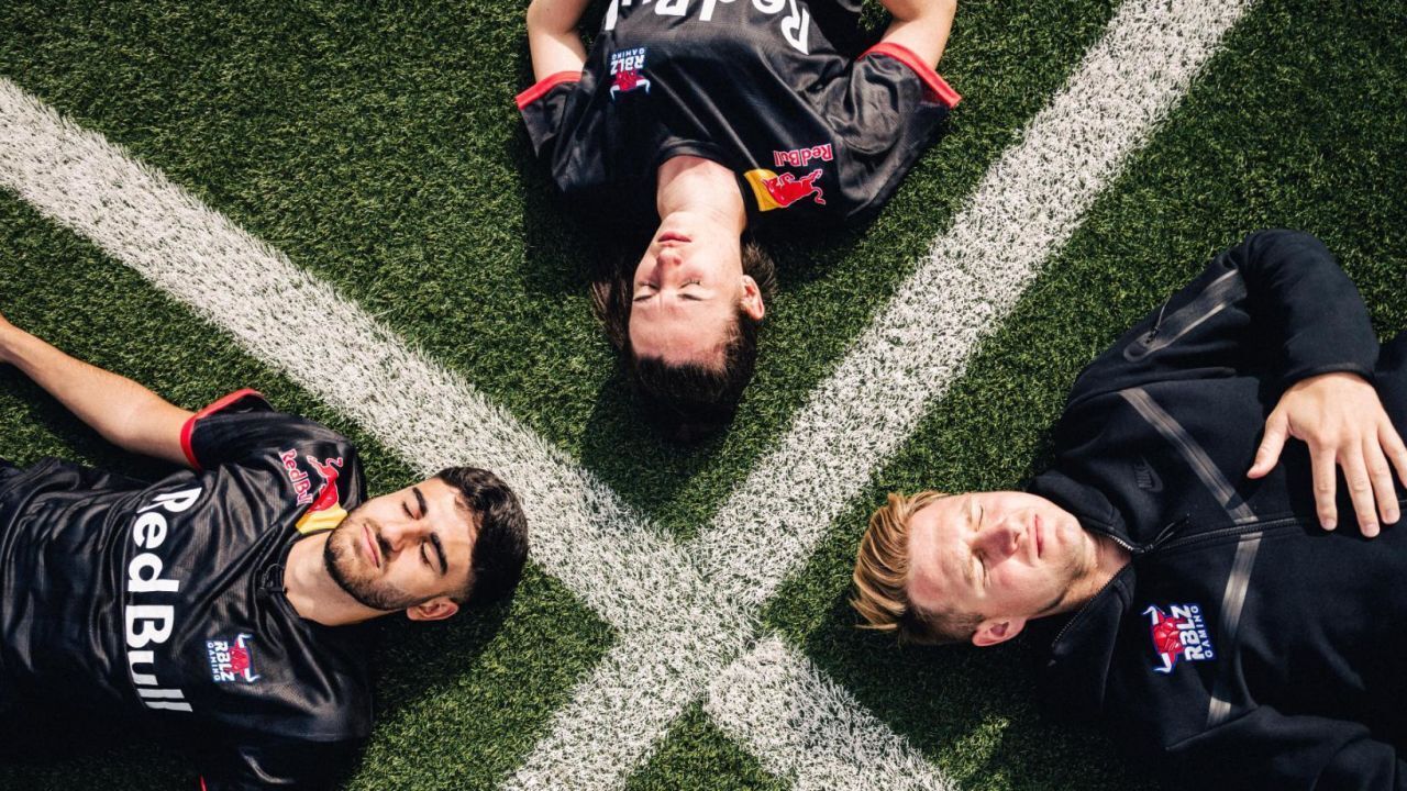 Профессиональный футболист и киберспортсменка: Лена Гюльденпфенниг из RB Leipzig.