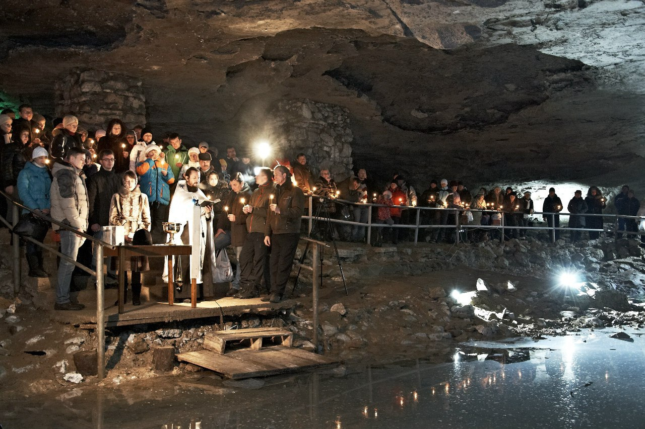 Празднование Крещения: традиции, история, обычаи и как его отмечают в России.