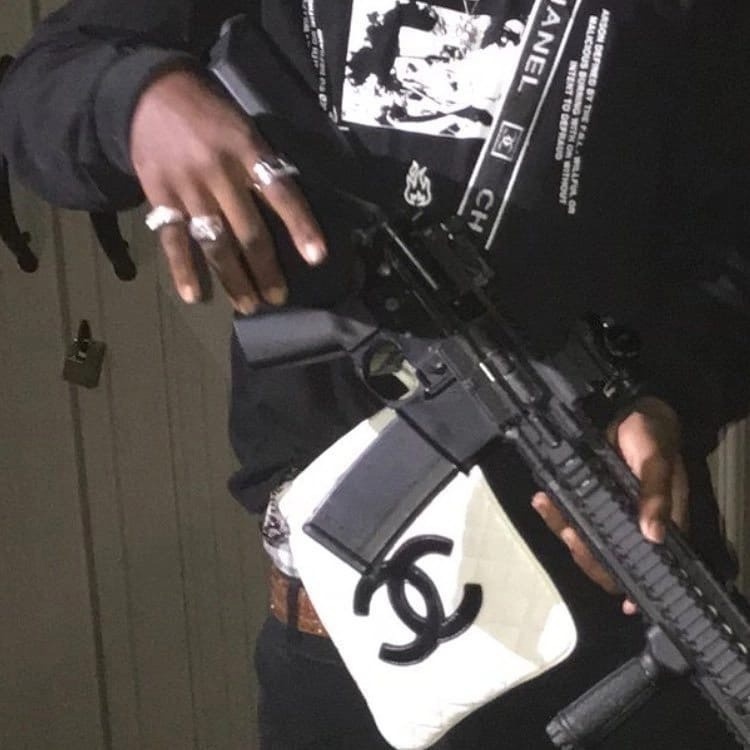 Полиция: 8 человек получили огнестрельные ранения, один в критическом состоянии на мероприятии во Флориде