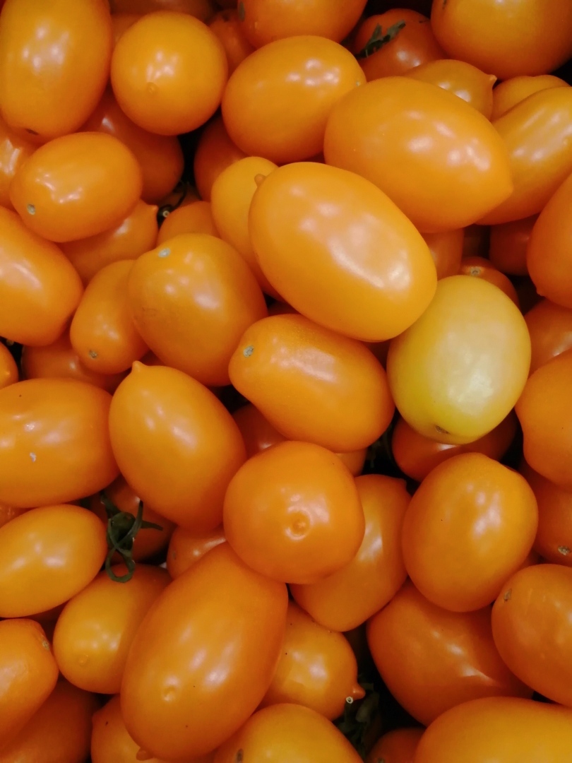 Помидоры, ягоды, томаты - одно и тоже или всё же есть различие в названиях, разбираемся вместе.