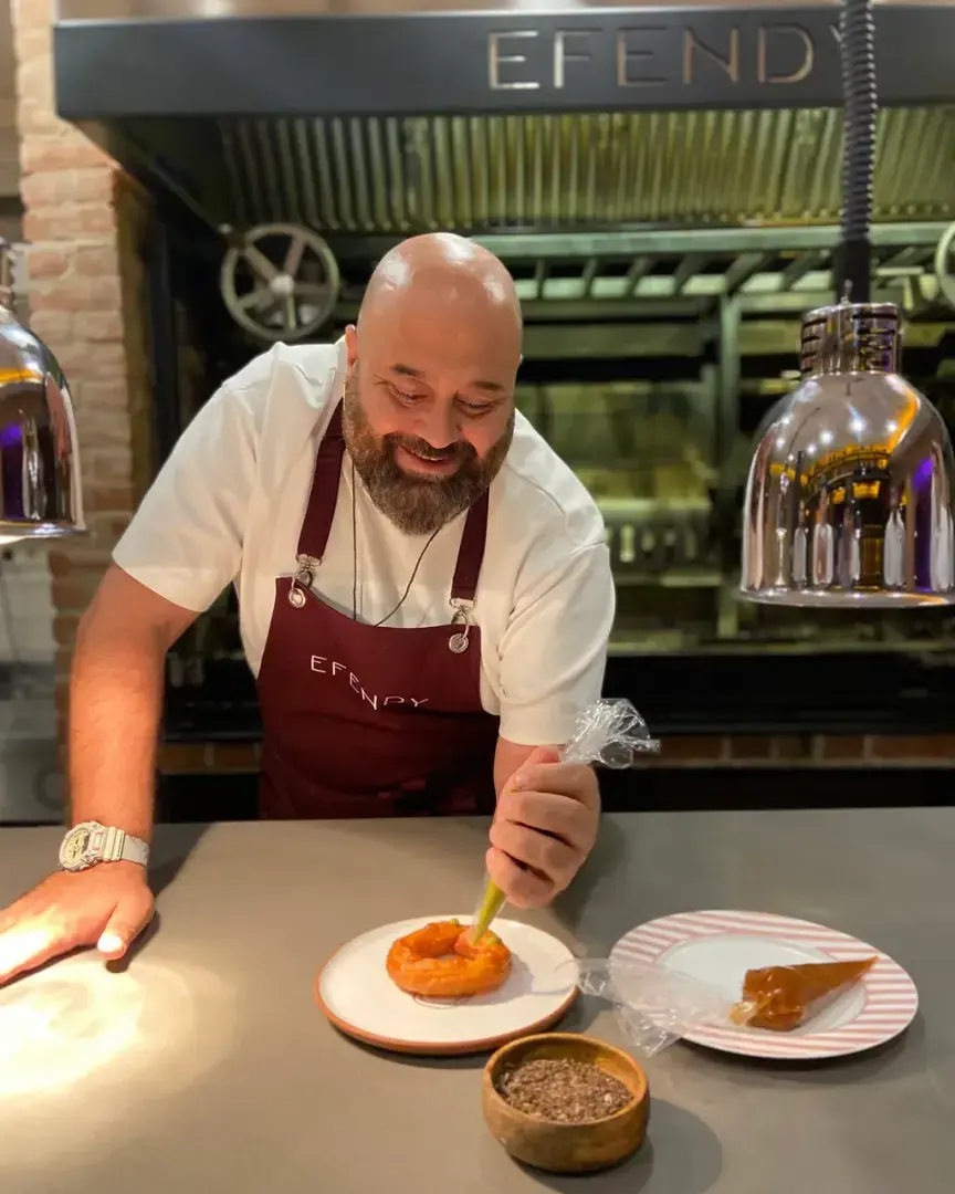 Халка татлиси, встречающаяся на каждом углу и известная как одна из любимых и старейших уличных блюд Стамбула, уже давно ассоциируется с более захудал