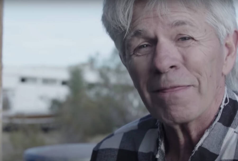 Земля плоская.