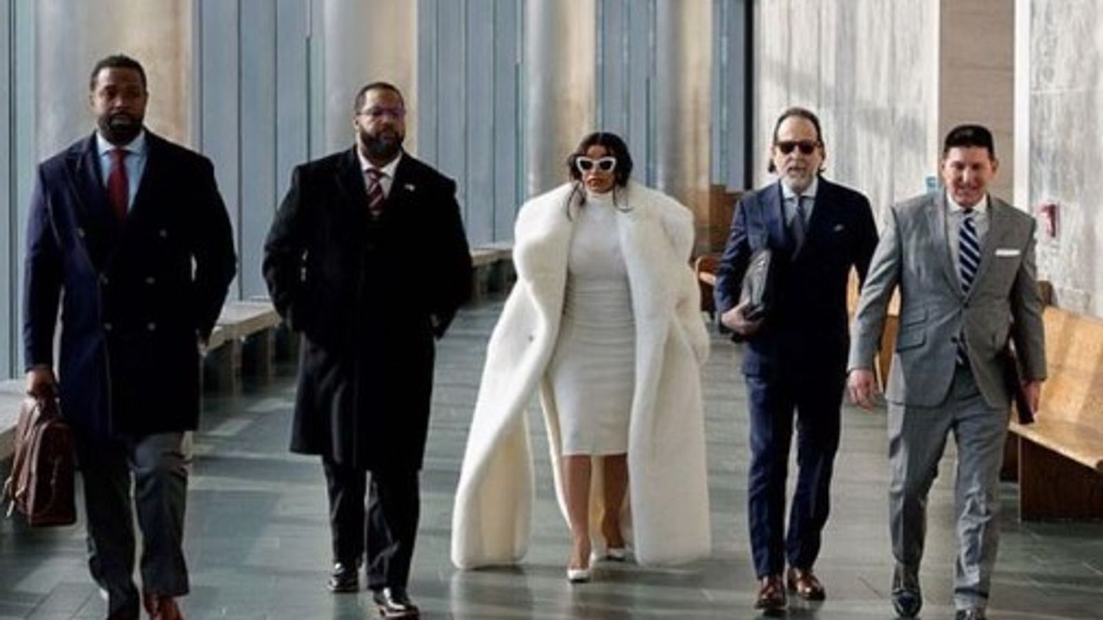 Карди Би предстала перед судом после невыполнения общественных работ за нападение в стриптиз-клубе