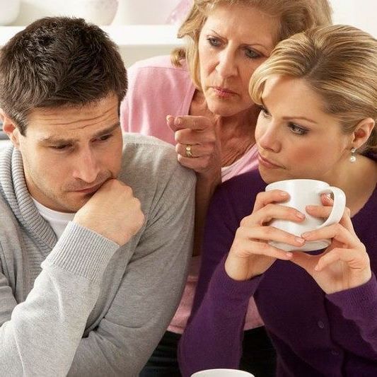 Почему молодым не стоит жить с родителями мужчины/женщины?