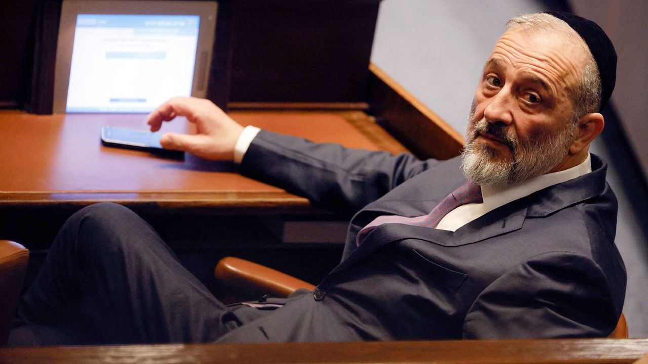 Ключевой союзник Нетаньяху не может занимать пост министра кабинета министров, постановил высший суд Израиля, вызвав потенциальный политический кризис