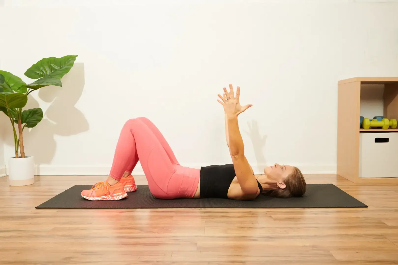 Вы можете выполнять эту 10-минутную тренировку дома без оборудования