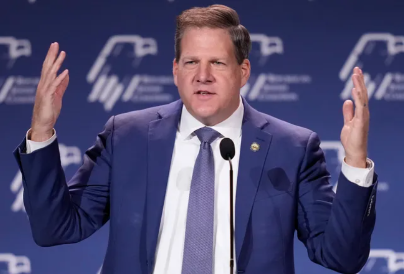 Пока демократы реорганизуют свой календарь для участия в праймериз, губернатор Нью-Гэмпшира.