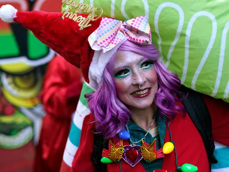 Санты тысячами съезжаются, чтобы напиться и развеселиться на SantaCon NYC