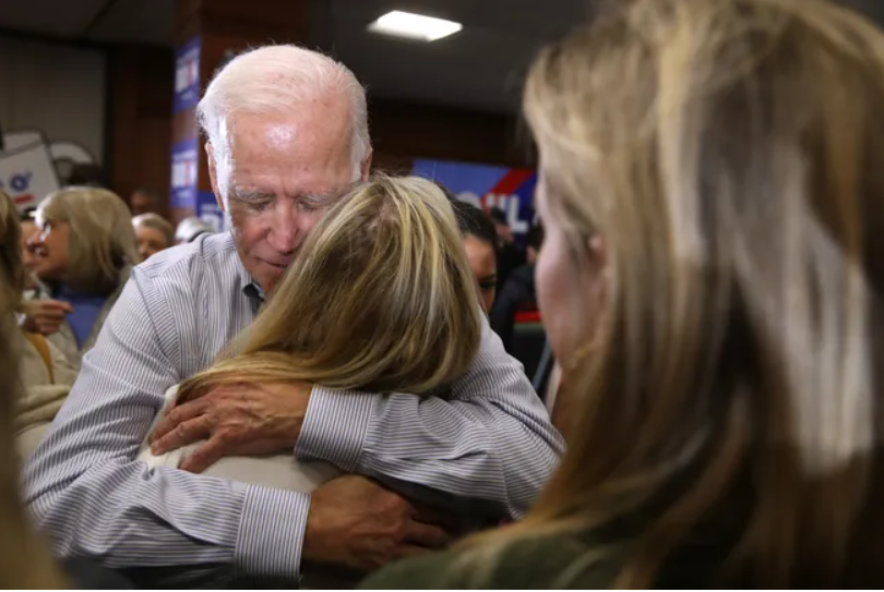Пока демократы реорганизуют свой календарь для участия в праймериз, губернатор Нью-Гэмпшира.