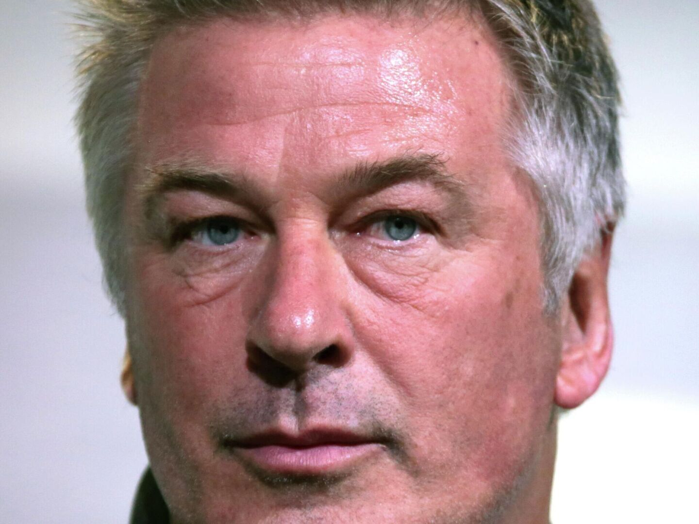 Алека Болдуина обвинили в непредумышленном убийстве во время съемок