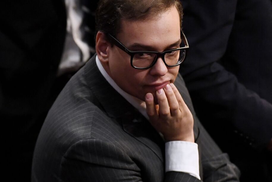 Убийца собак или трансвестит? Сантос посылает сигнал, который, по его мнению, еще больше расстроит республиканцев