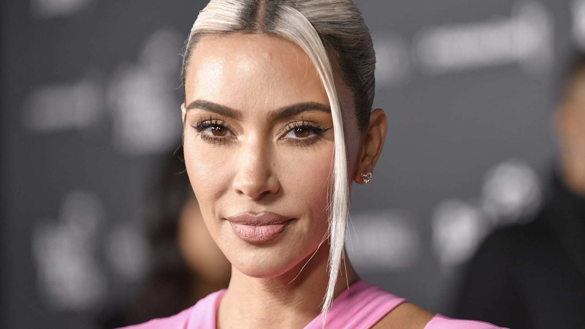 Ким Кардашьян покупает подвеску Attallah Cross, которую носила принцесса Диана