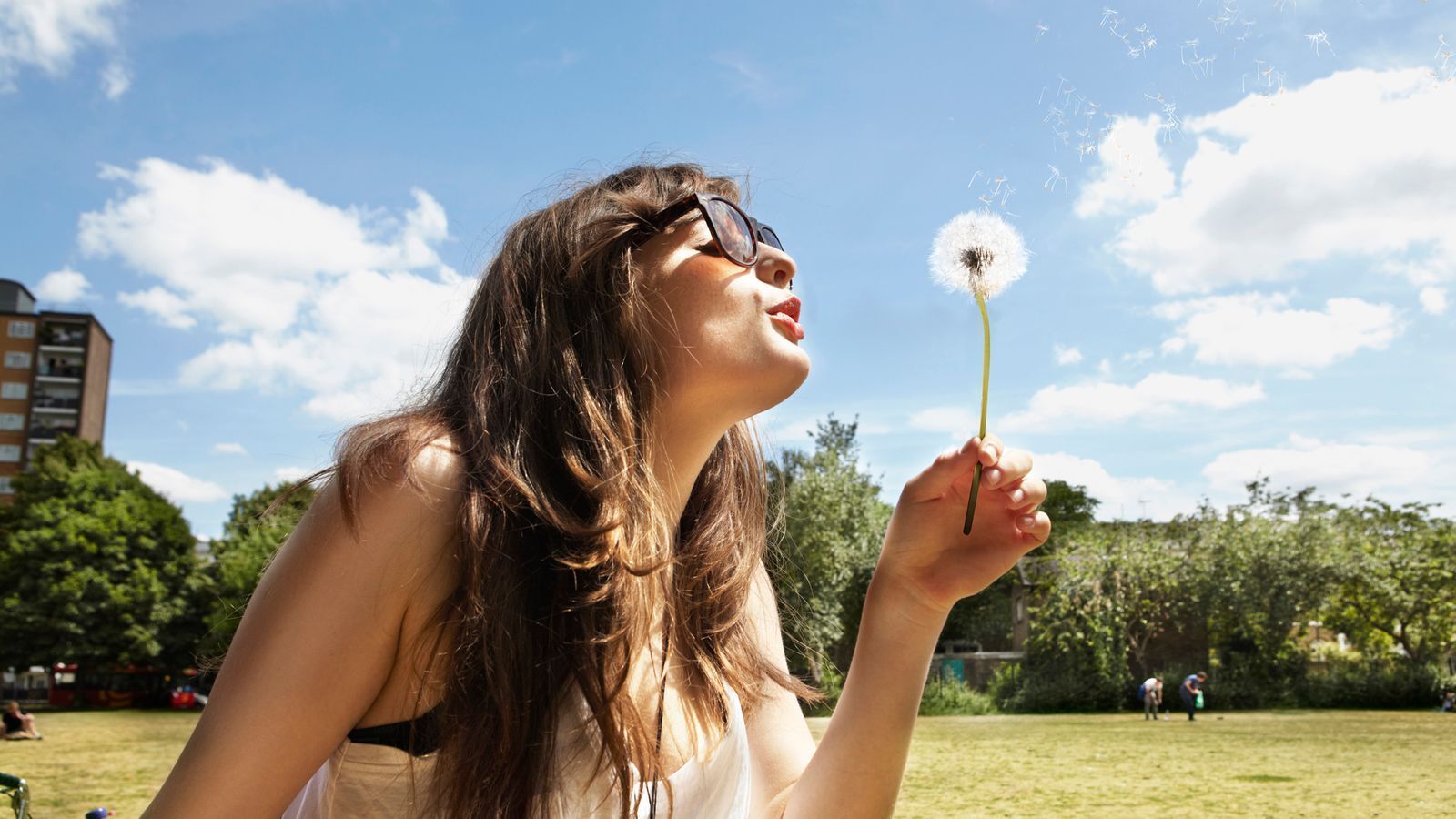 Что такое «синдром счастливой девушки»? Объяснение новейшей тенденции проявления TikTok
