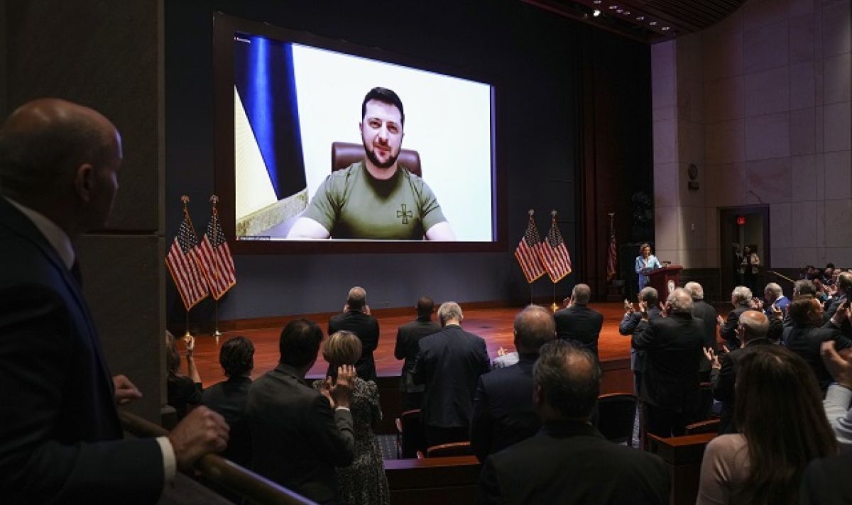 "Факти" (Болгария): "Зеленский призвал Запад: Быстрее доставляйте нам танки!" - комментарии болгар