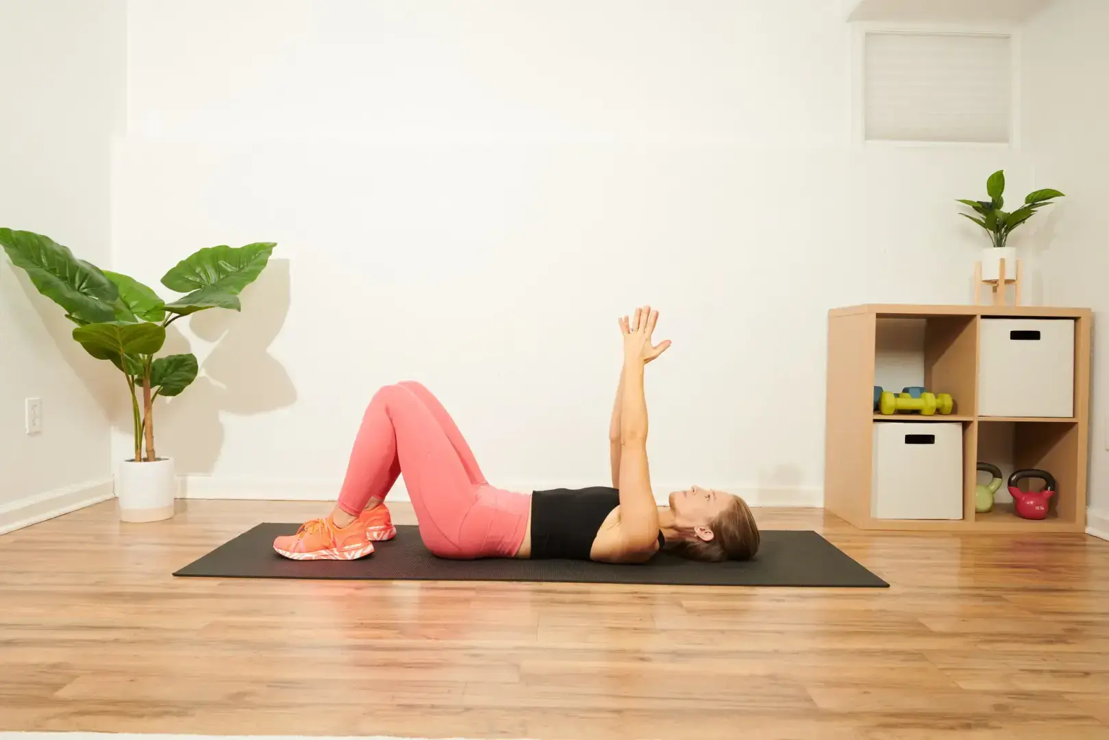 Вы можете выполнять эту 10-минутную тренировку дома без оборудования